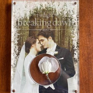 Twilight saga breaking dawn part 1 collectors item